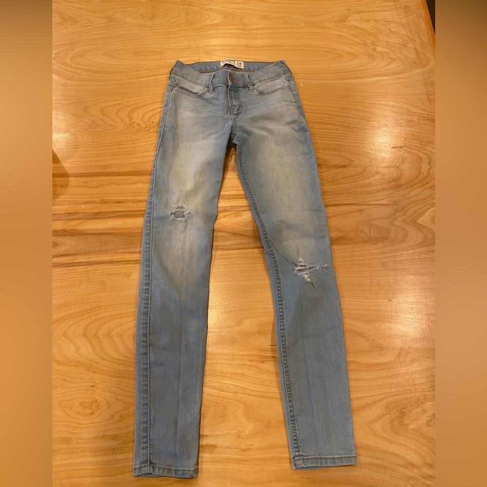 Abercrombie slim 11/12. Small stain (pictured). Smoke free home.